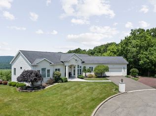 13 Rosendale Dr, Endicott, NY 13760