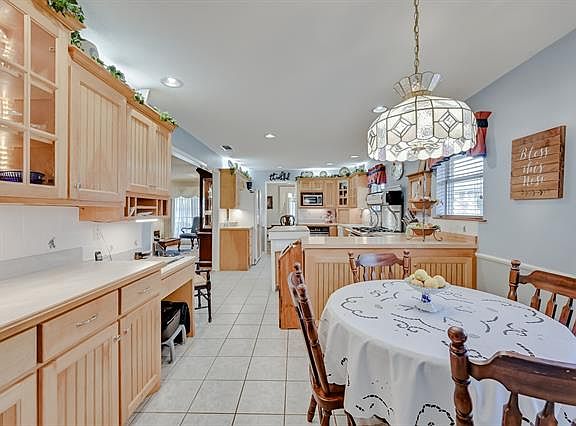 4th image of 1701 Arrowhead Dr
