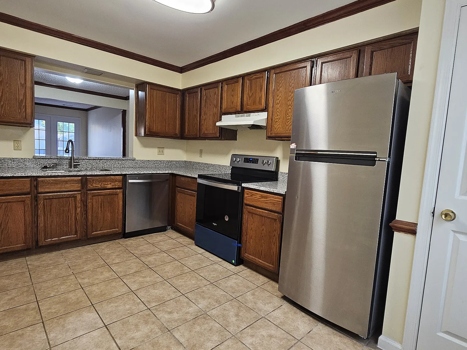 2 bed, 2.5 bath, 1400 sqft, $1,795 — Photo 3