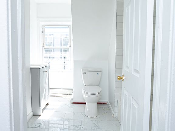 5th image of 163 N 16th St Floor 3