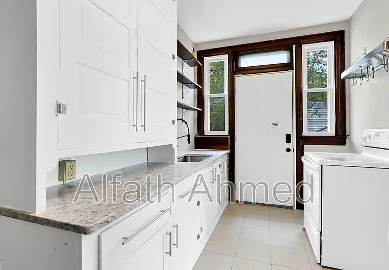 294 Wyandotte Ave — Photo 21