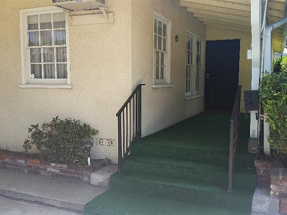 3rd image of 1717 W Roseway St