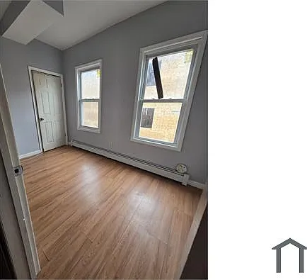 3 bed, $2,200 — Photo 2