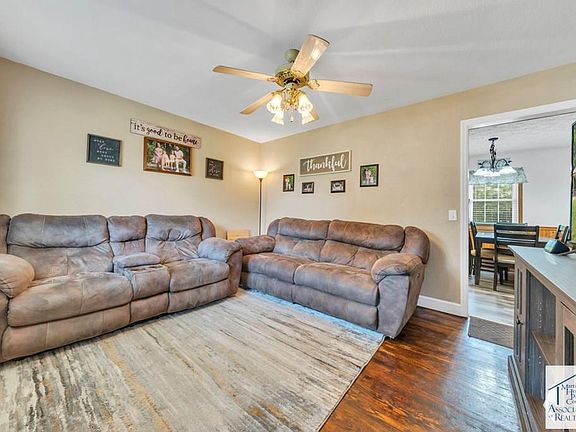 3rd image of 809 Longview Dr
