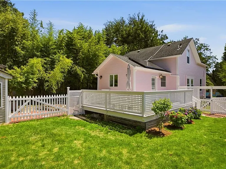21 Clinton Ave — Photo 23