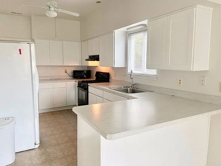2300 Paragon Ct — Photo 6