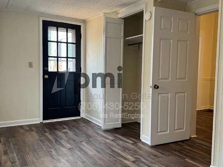 319 Oak Ave #B — Photo 17