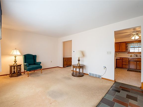 5th image of 126 E 4th Ave