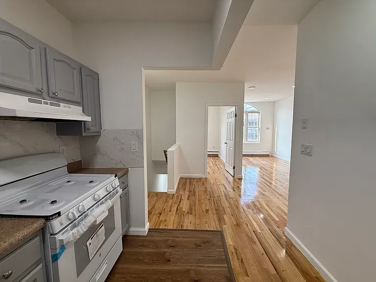 492 Kosciuszko St #2 — Photo 7