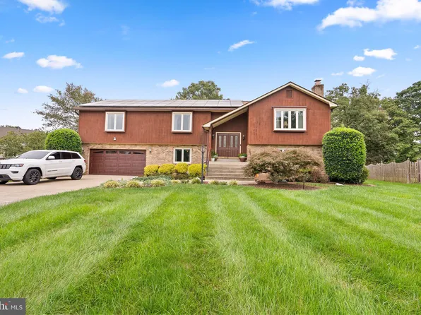 605 Luxor Ct, Fort Washington, MD 20744