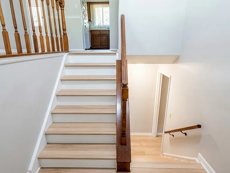 9528 Robert Burns Ct — Photo 4