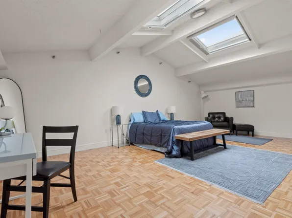 300 Communipaw Avenue image 12 of 32