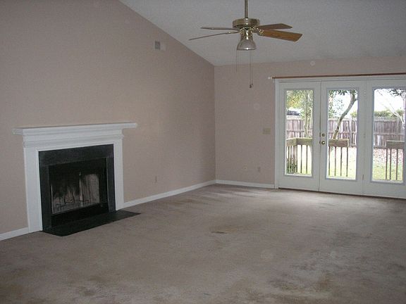 2nd image of 414 Saddlebrooke Rd