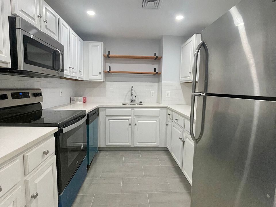 1st image of 64 Willard St APT 402