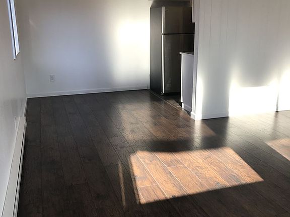 5th image of 421 Bellevue Ave E APT 403