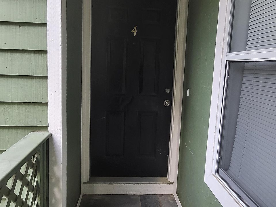 Unit Entryway