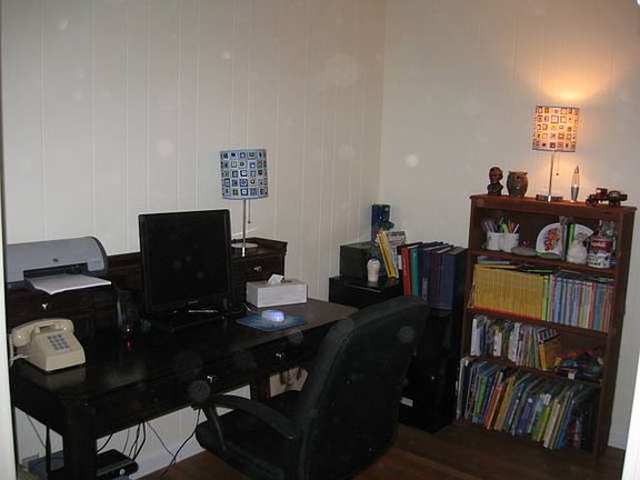 5th image of 15 Glen Oaks Dr