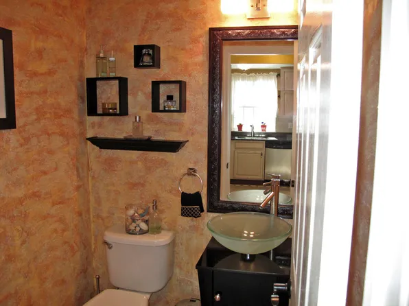 1903 Meadowview Dr, East Windsor, CT 06088