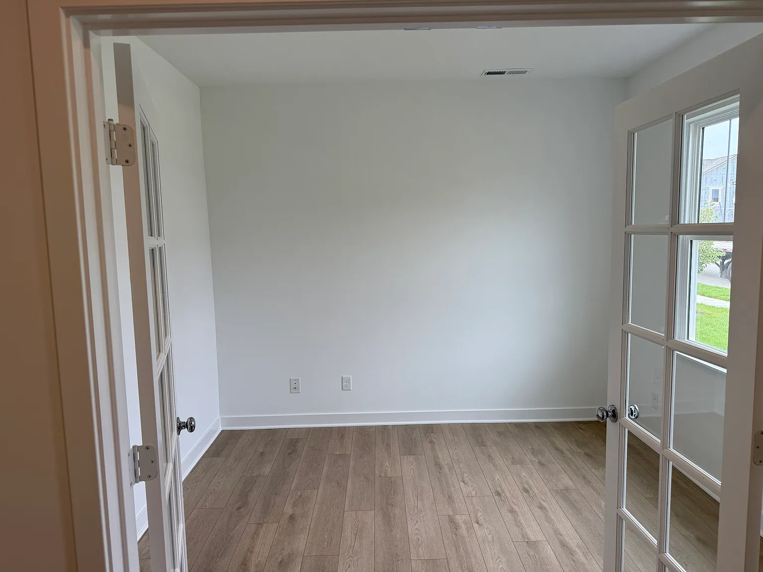4 bed, 2329 sqft, $2,600 — Photo 3