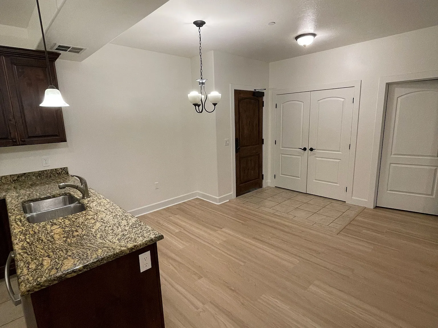 2 bed, 1083 sqft, $2,150 — Photo 1