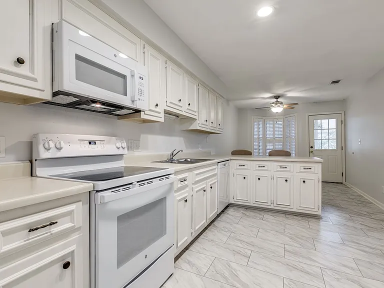 2611 Eisenhauer Rd #903 — Photo 9