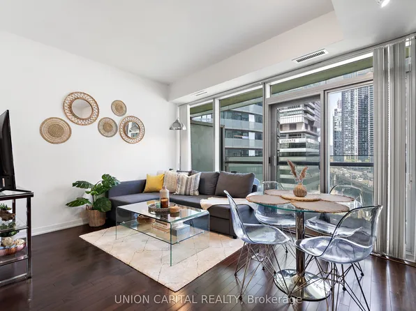 12 York St, Toronto, ON