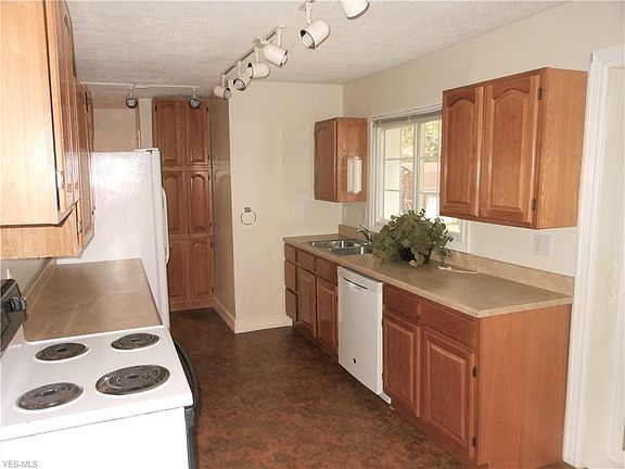 5th image of 3109 Park Dr