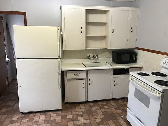 2nd image of 105 N Delaware St
