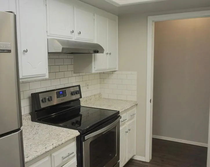 Glass top stove! Stainless steel appliances