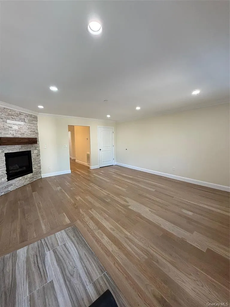 4 bed, 3.5 bath, 2600 sqft, $7,500 — Photo 2