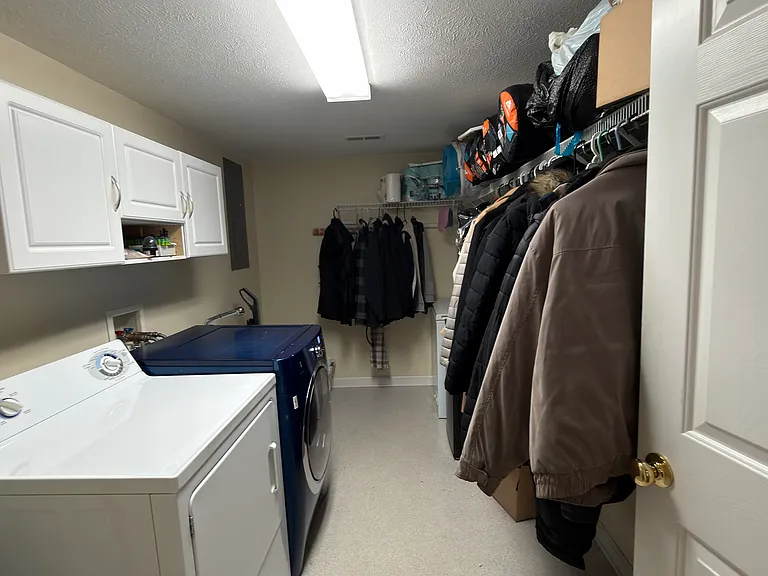 525 Pointe Dr — Photo 18