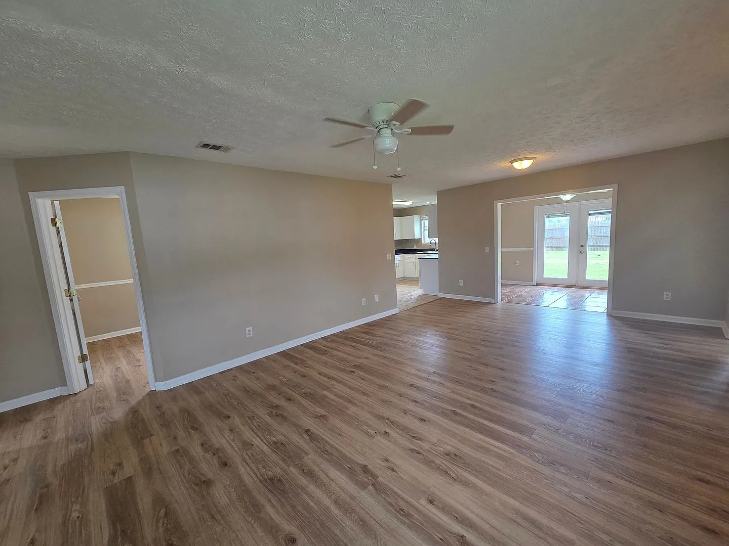 Cozy 3bed/2ba Home, Centrally Located W/Access To Shopping, Dining & Tyndall Afb! *Special: 1/2 O... — Photo 3