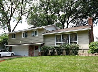 2164 Lamplight Dr, Woodbury, MN 55125