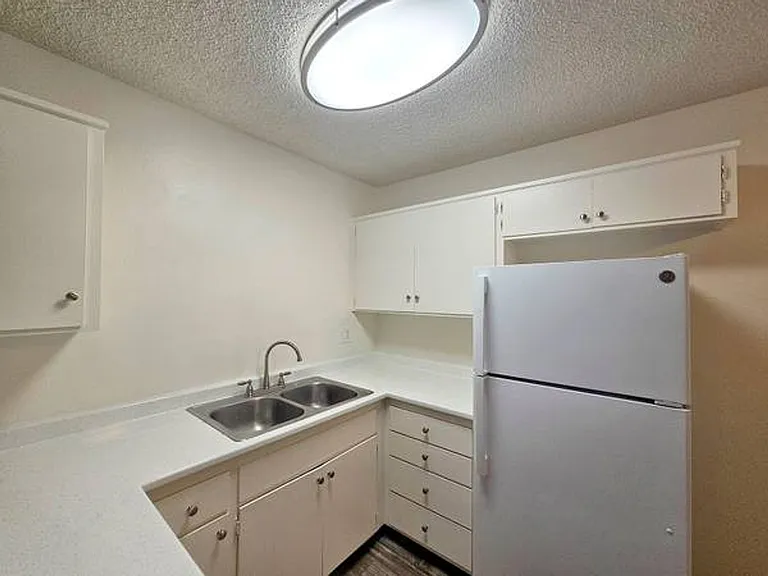 Parks Ave. Apartments — Photo 27