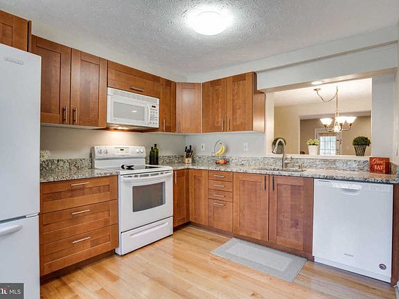 4th image of 532 Coral Reef Dr