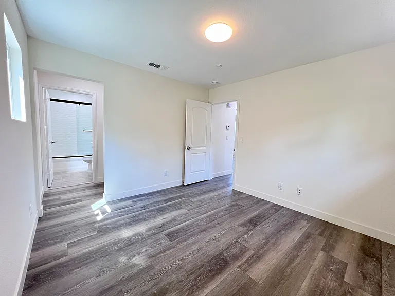 1933 Vestal Ave — Photo 23