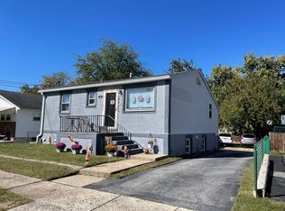 422 Manhattan St, Essington, PA 19029