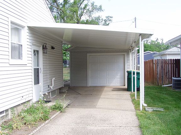 3rd image of 1185 Oak St