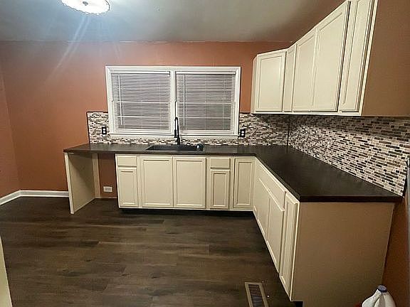 5th image of 221 Halls Rd