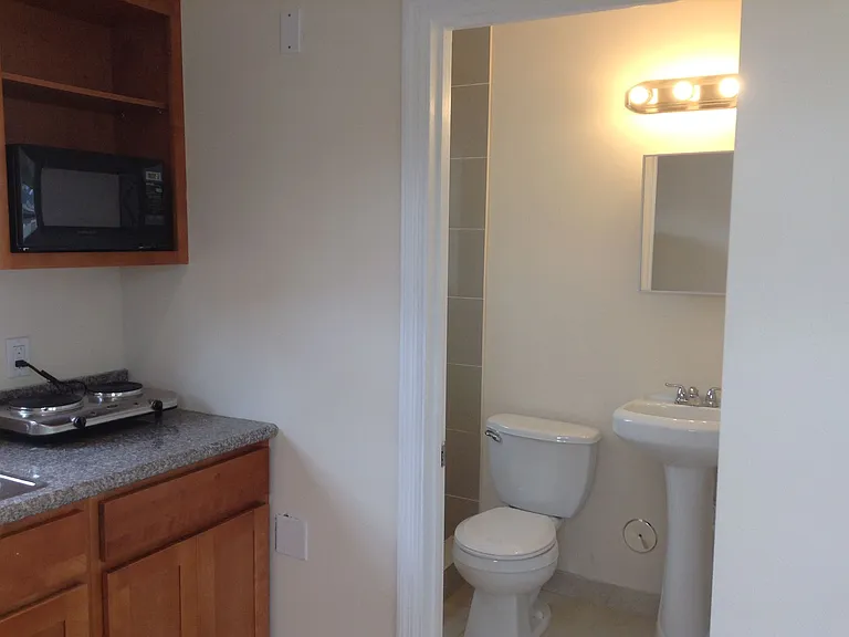 223 NW 12th St #4 — Photo 3
