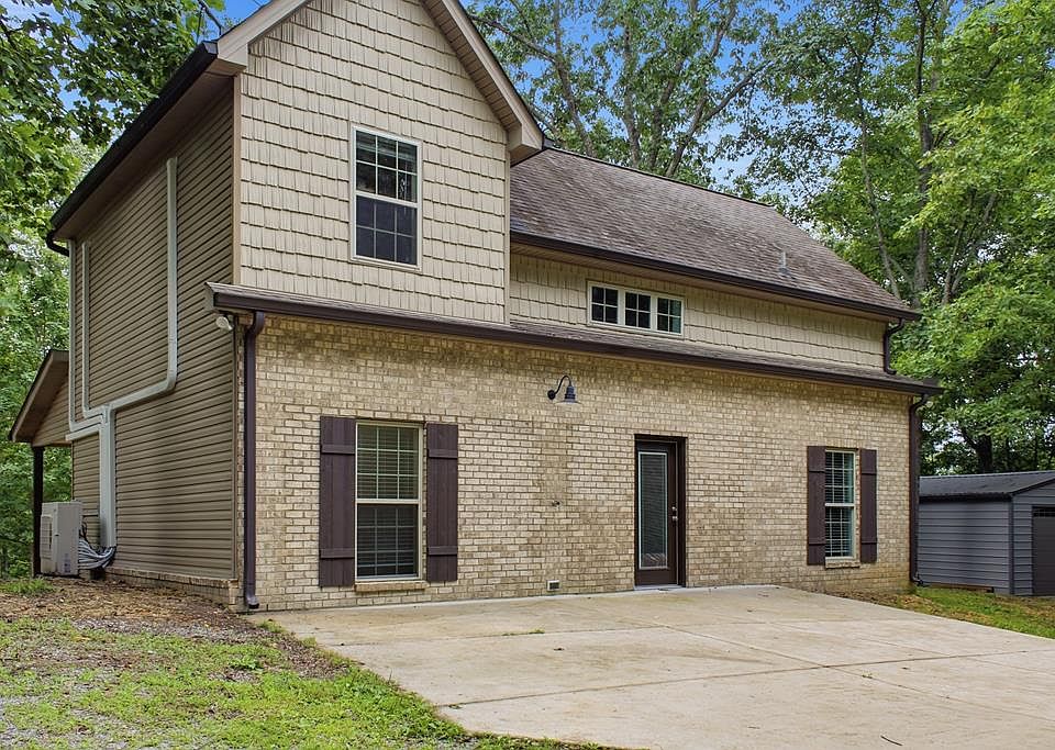 1st image of 251 Oak Dr