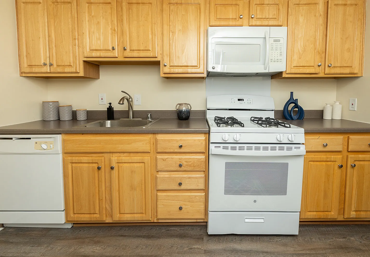 Colony Hill Apartments & Townhomes — Photo 4