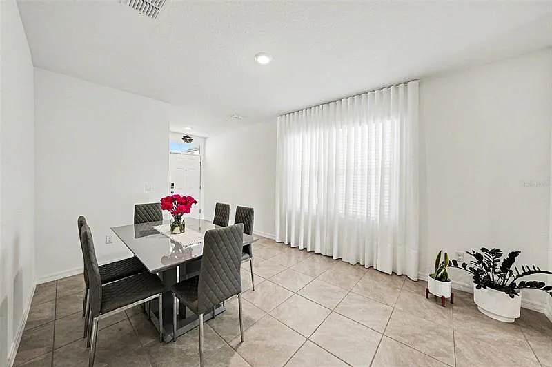 3 bed, 1516 sqft, $2,350 — Photo 3