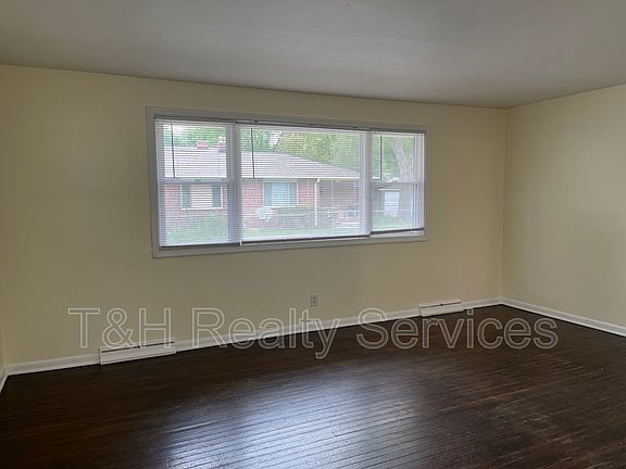 3rd image of 1731 Medford Ave