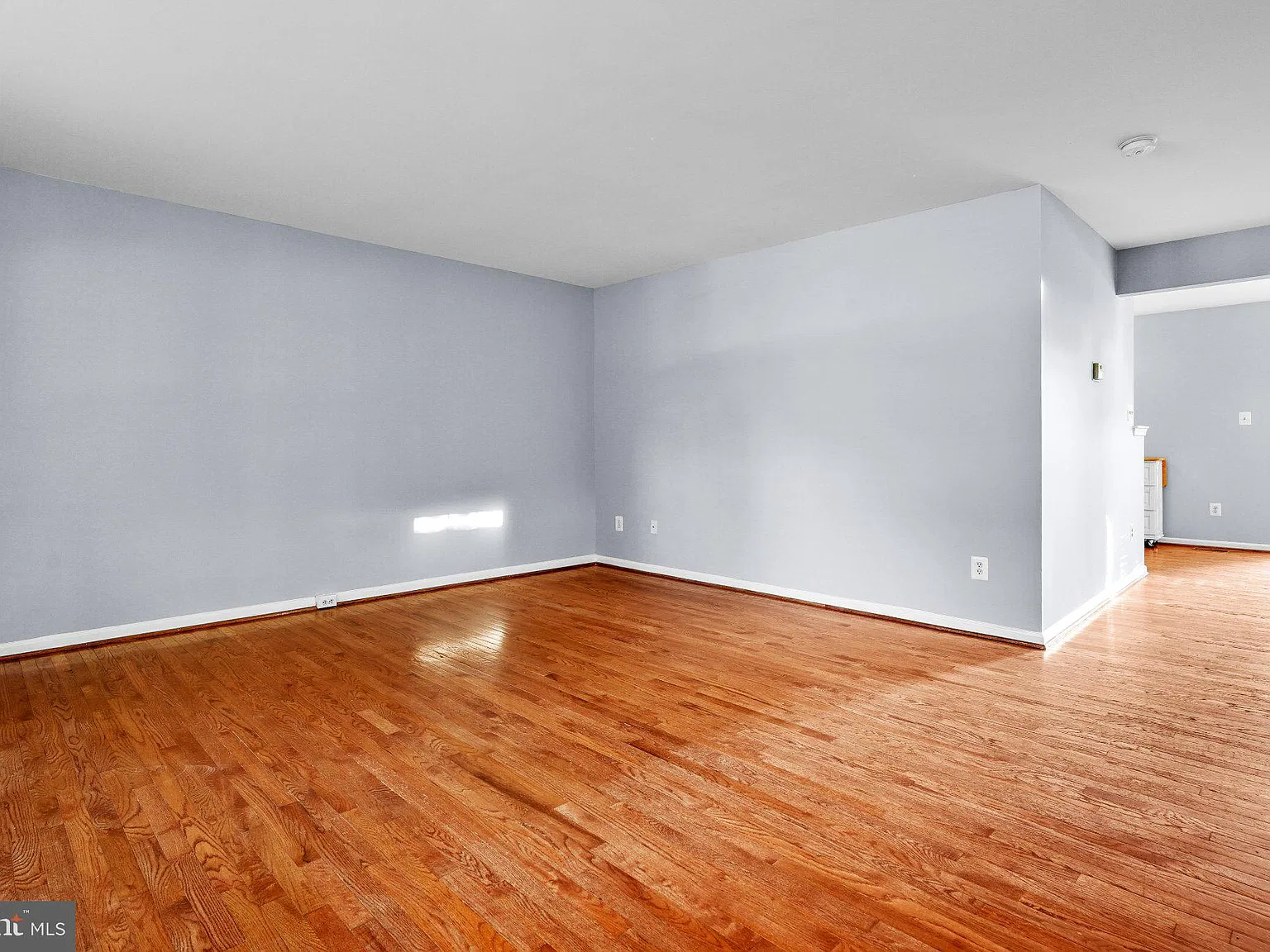 3 bed, 3.5 bath, 2110 sqft, $2,995 — Photo 3