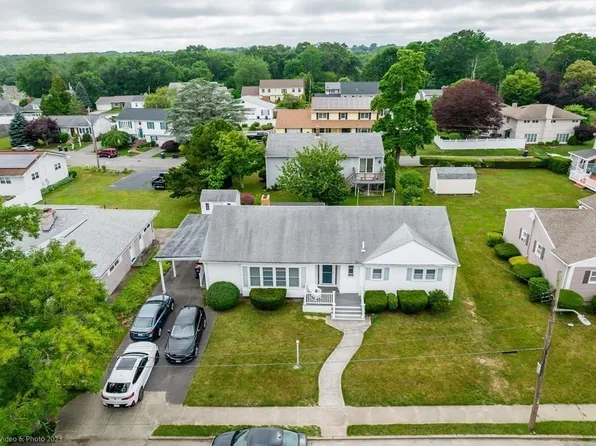 49 Burns St, New Bedford, MA 02740