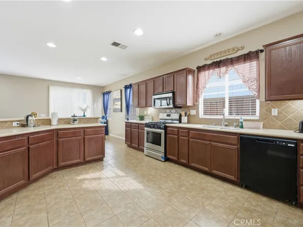 19830 Silverwood Dr, Lake Elsinore, CA 92530