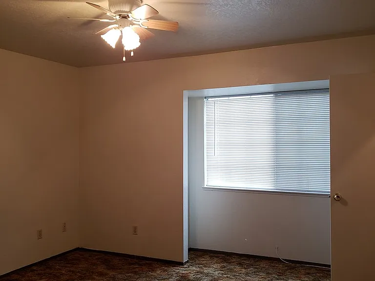1190 Kenwood Ave #2 — Photo 6