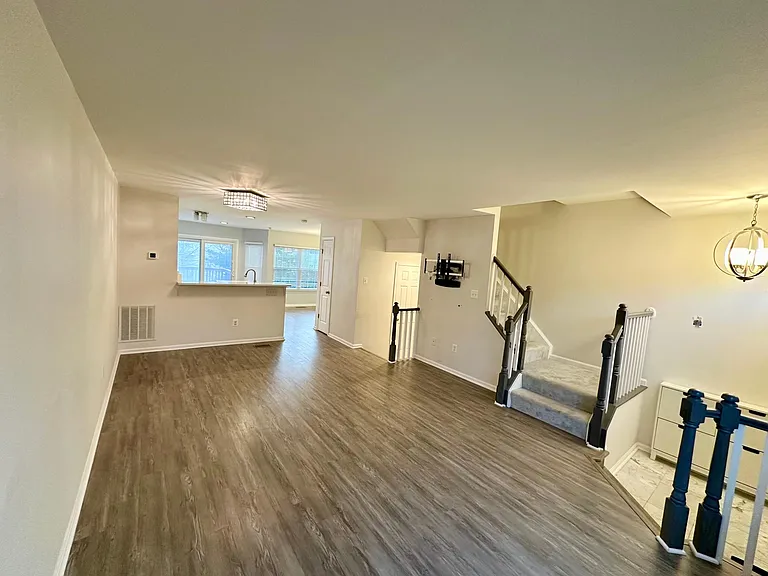 20200 Brookview Sq — Photo 2