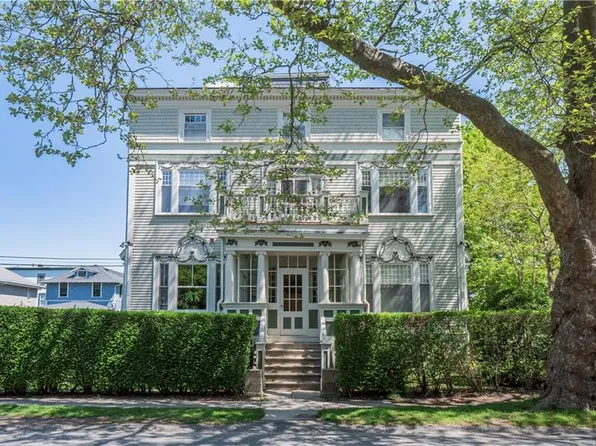 20 Berkeley Ave APT 4, Newport, RI 02840